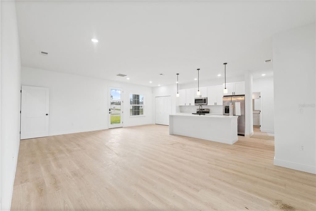 For Sale: $310,000 (4 beds, 2 baths, 1751 Square Feet)