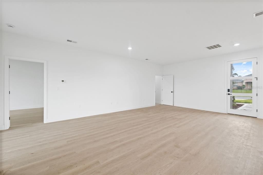 For Sale: $310,000 (4 beds, 2 baths, 1751 Square Feet)