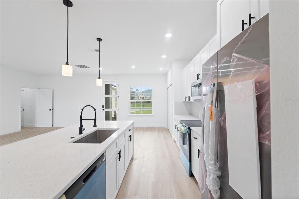 For Sale: $310,000 (4 beds, 2 baths, 1751 Square Feet)