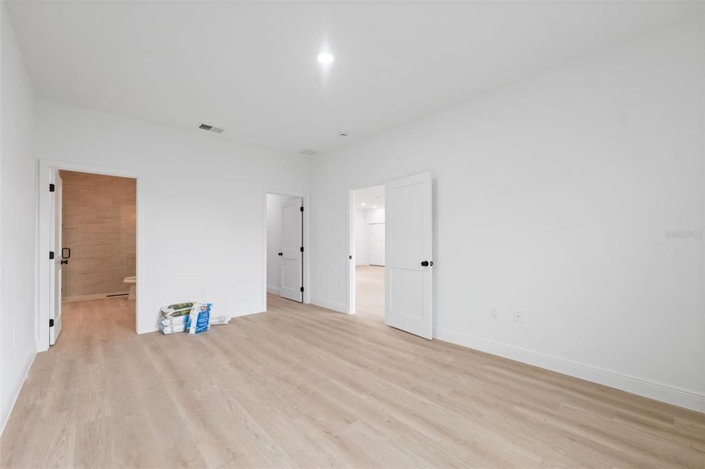 For Sale: $310,000 (4 beds, 2 baths, 1751 Square Feet)