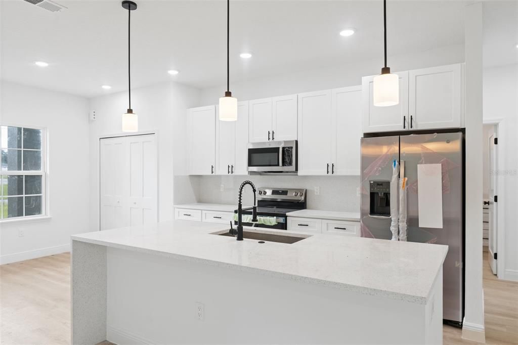 For Sale: $310,000 (4 beds, 2 baths, 1751 Square Feet)