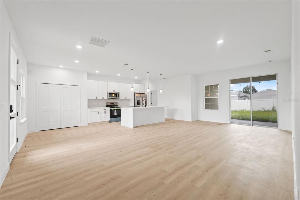 For Sale: $310,000 (4 beds, 2 baths, 1751 Square Feet)