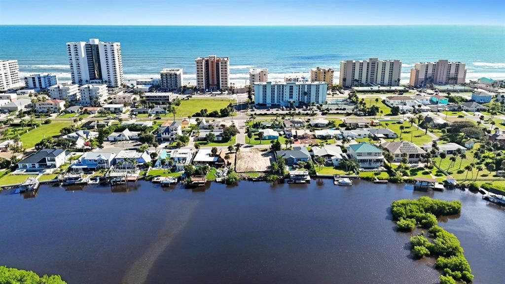 待售: $849,900 (0.27 acres)