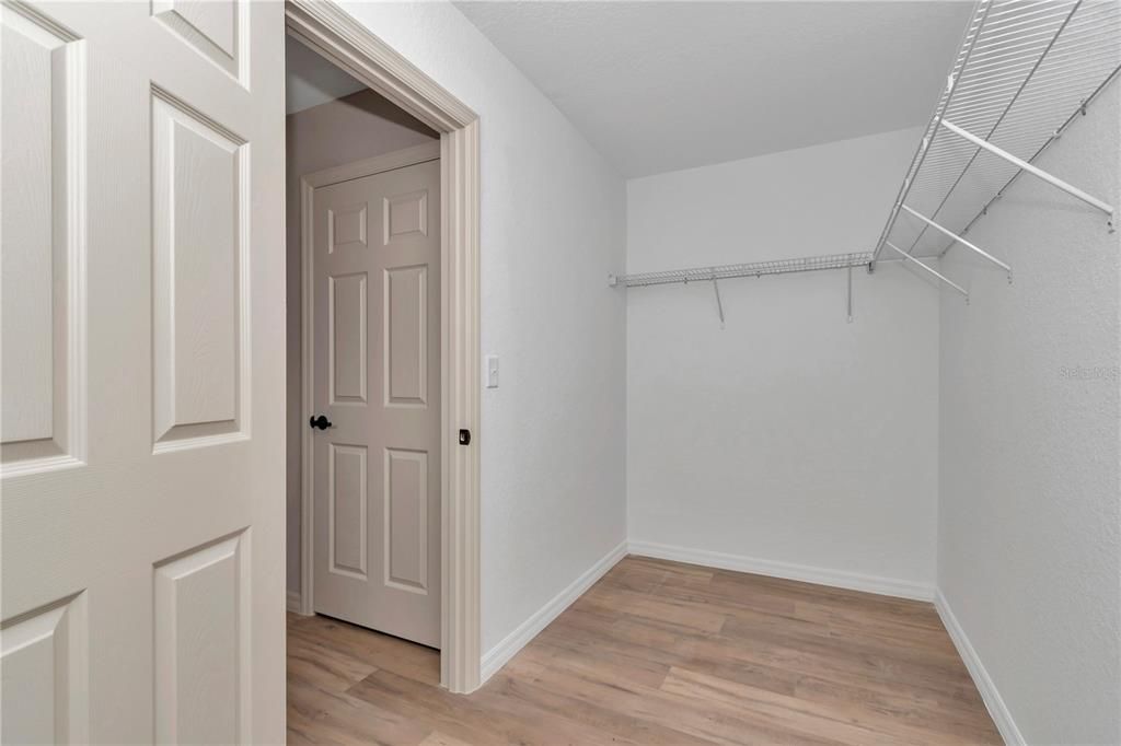 合同活跃: $289,900 (4 贝兹, 2 浴室, 1747 平方英尺)