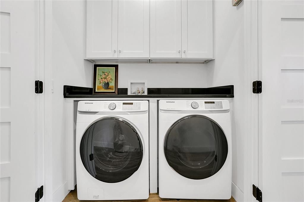 Под контрактом: $879,900 (3 спален, 3 ванн, 2218 Квадратных фут)