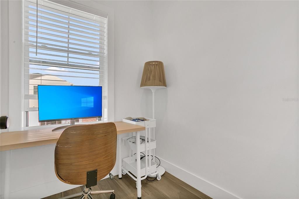 Под контрактом: $879,900 (3 спален, 3 ванн, 2218 Квадратных фут)