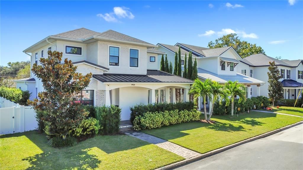 Под контрактом: $879,900 (3 спален, 3 ванн, 2218 Квадратных фут)