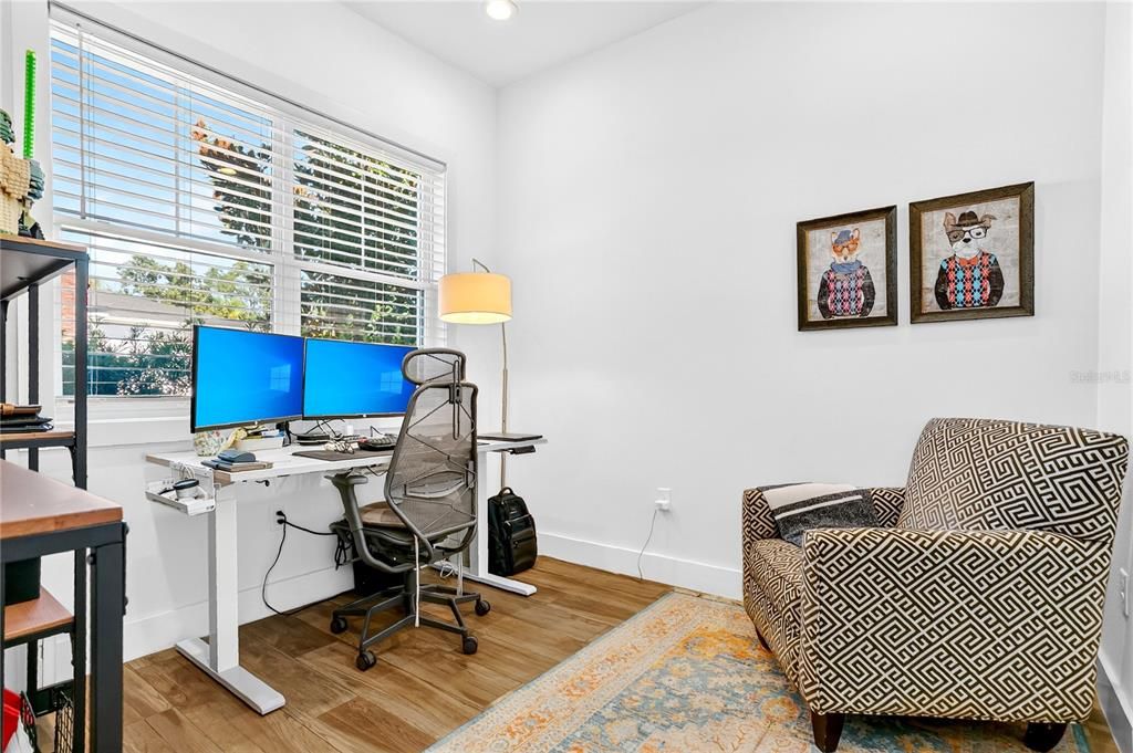 Под контрактом: $879,900 (3 спален, 3 ванн, 2218 Квадратных фут)