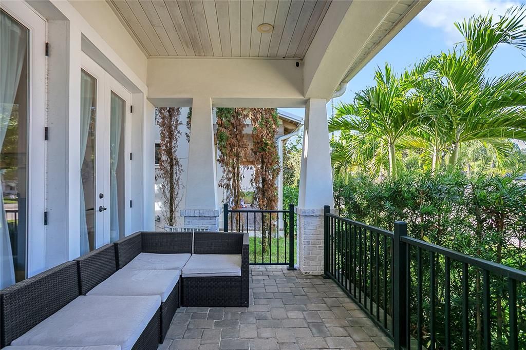 Под контрактом: $879,900 (3 спален, 3 ванн, 2218 Квадратных фут)