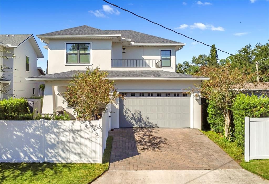 Под контрактом: $879,900 (3 спален, 3 ванн, 2218 Квадратных фут)