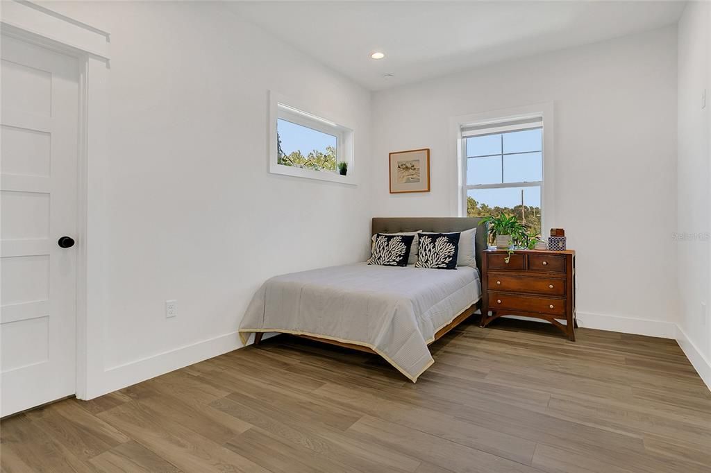 Под контрактом: $879,900 (3 спален, 3 ванн, 2218 Квадратных фут)