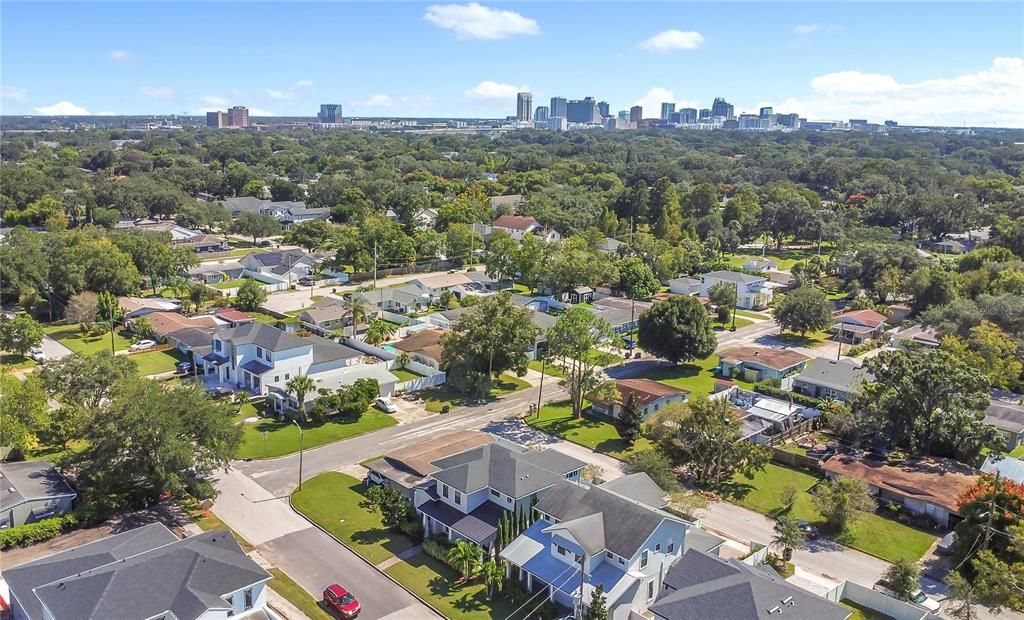 Под контрактом: $879,900 (3 спален, 3 ванн, 2218 Квадратных фут)