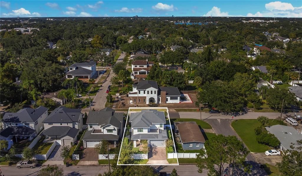 Под контрактом: $879,900 (3 спален, 3 ванн, 2218 Квадратных фут)