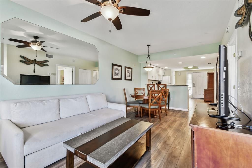 待售: $725,000 (2 贝兹, 2 浴室, 870 平方英尺)