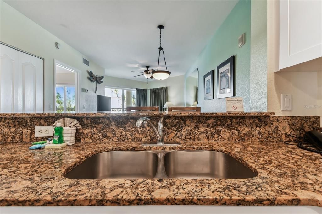 待售: $725,000 (2 贝兹, 2 浴室, 870 平方英尺)