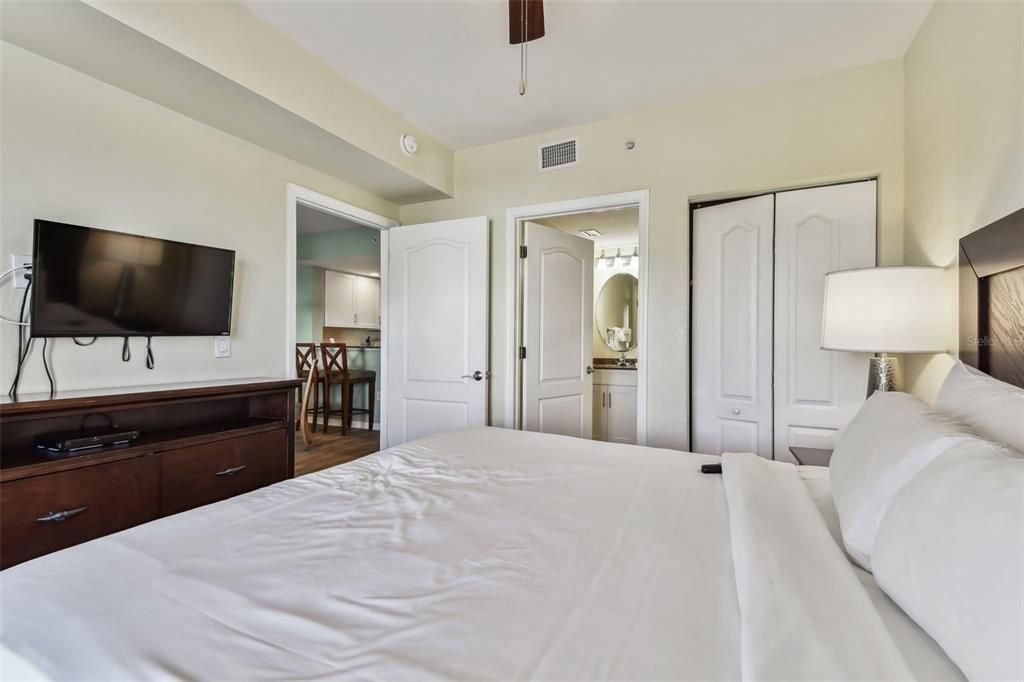 待售: $725,000 (2 贝兹, 2 浴室, 870 平方英尺)