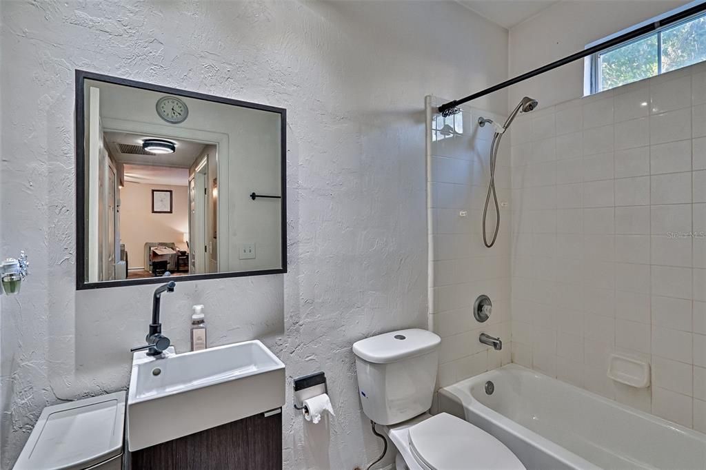 待售: $215,000 (2 贝兹, 2 浴室, 976 平方英尺)