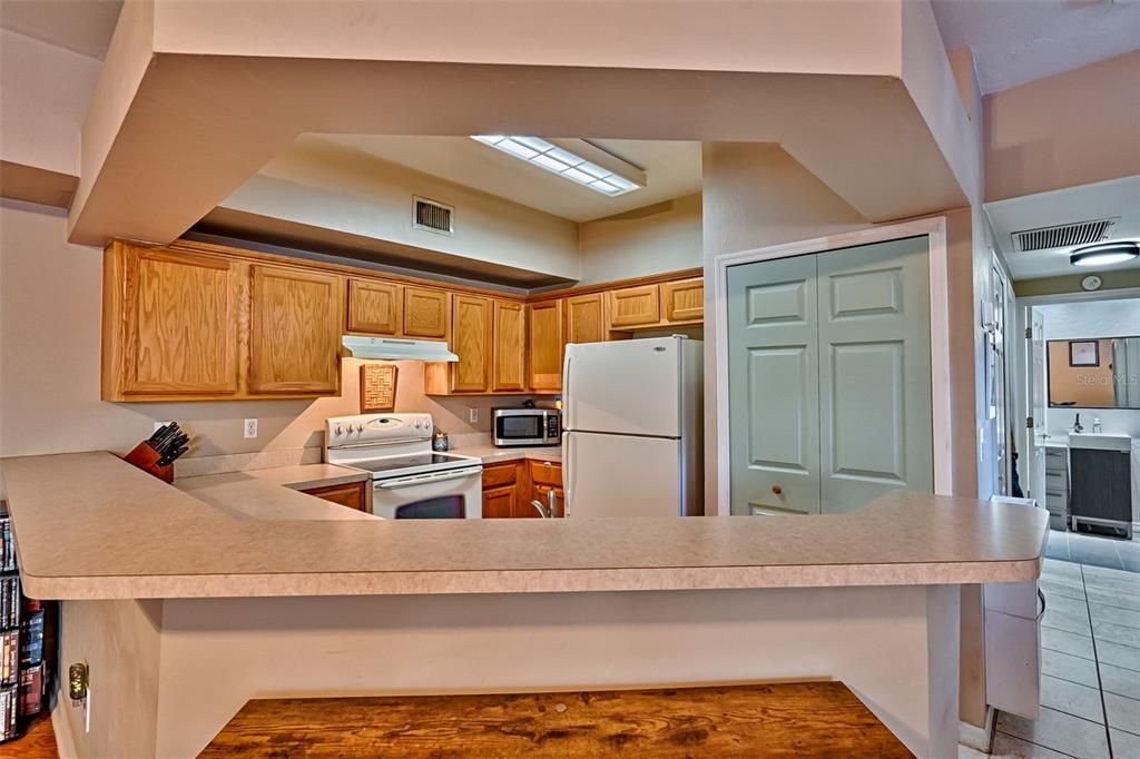 待售: $215,000 (2 贝兹, 2 浴室, 976 平方英尺)