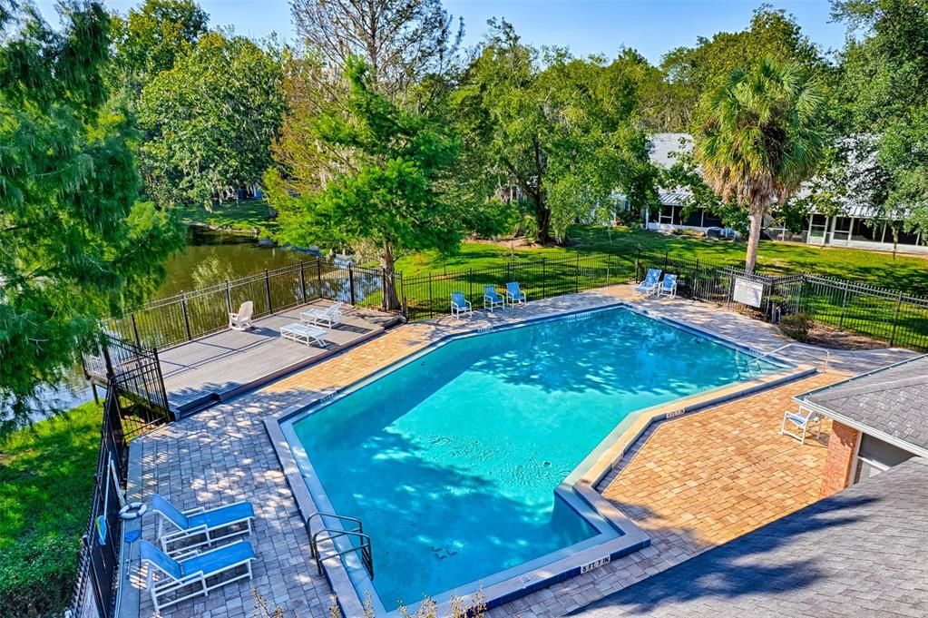 待售: $215,000 (2 贝兹, 2 浴室, 976 平方英尺)