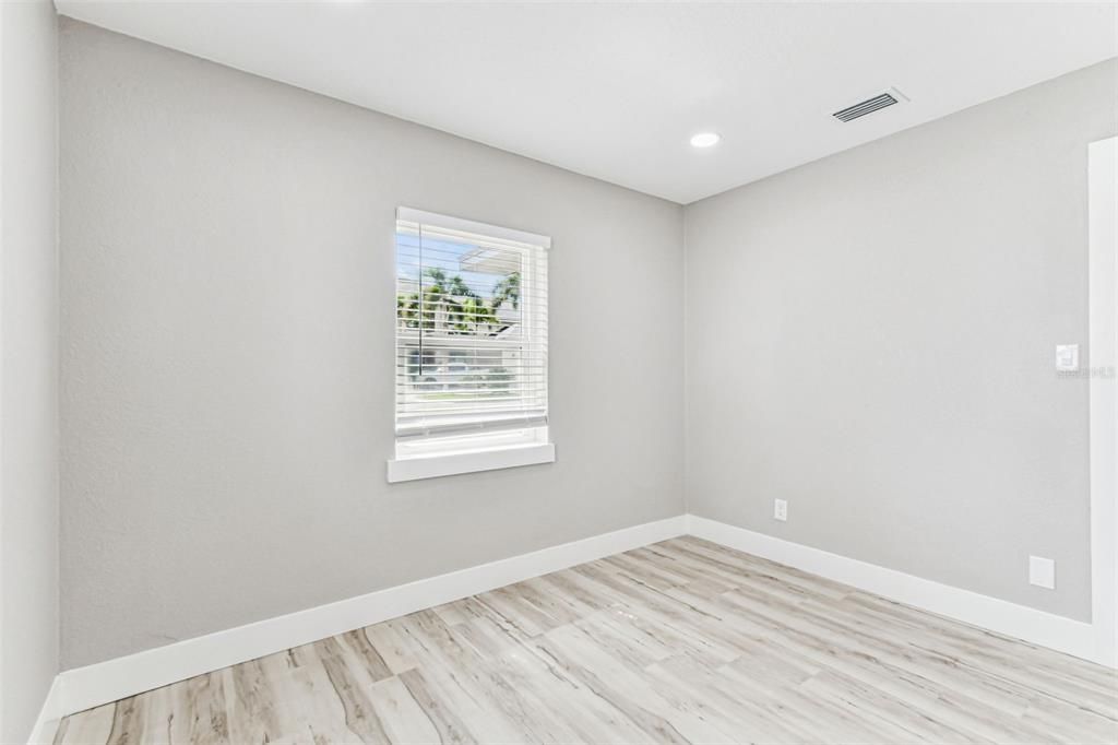 For Rent: $3,945 (4 beds, 2 baths, 1339 Square Feet)