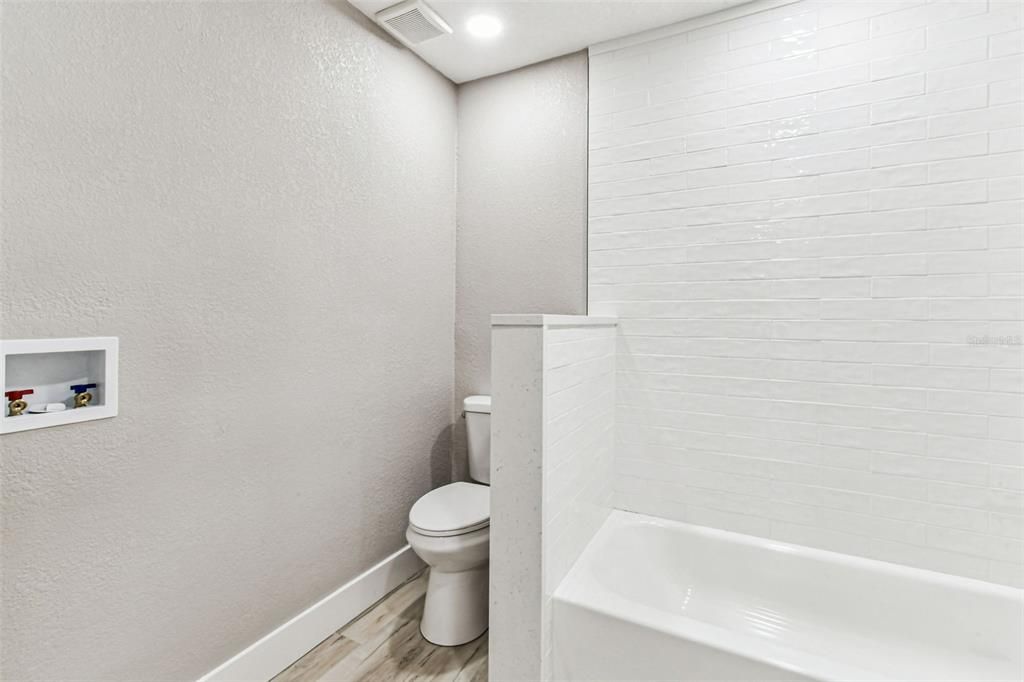 For Rent: $3,945 (4 beds, 2 baths, 1339 Square Feet)