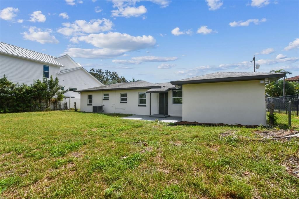 For Rent: $3,945 (4 beds, 2 baths, 1339 Square Feet)