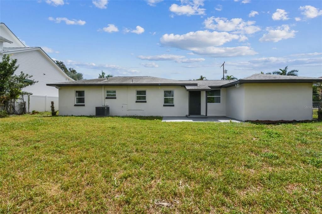 For Rent: $3,945 (4 beds, 2 baths, 1339 Square Feet)