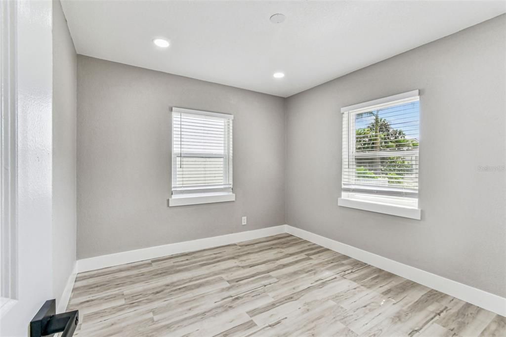 For Rent: $3,945 (4 beds, 2 baths, 1339 Square Feet)