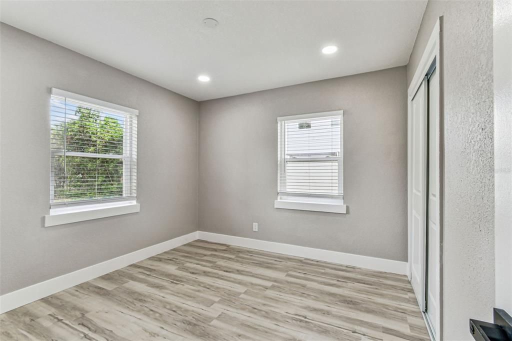 For Rent: $3,945 (4 beds, 2 baths, 1339 Square Feet)