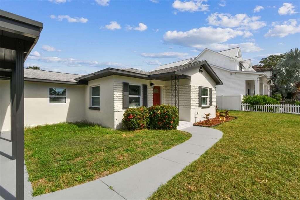 For Rent: $3,945 (4 beds, 2 baths, 1339 Square Feet)