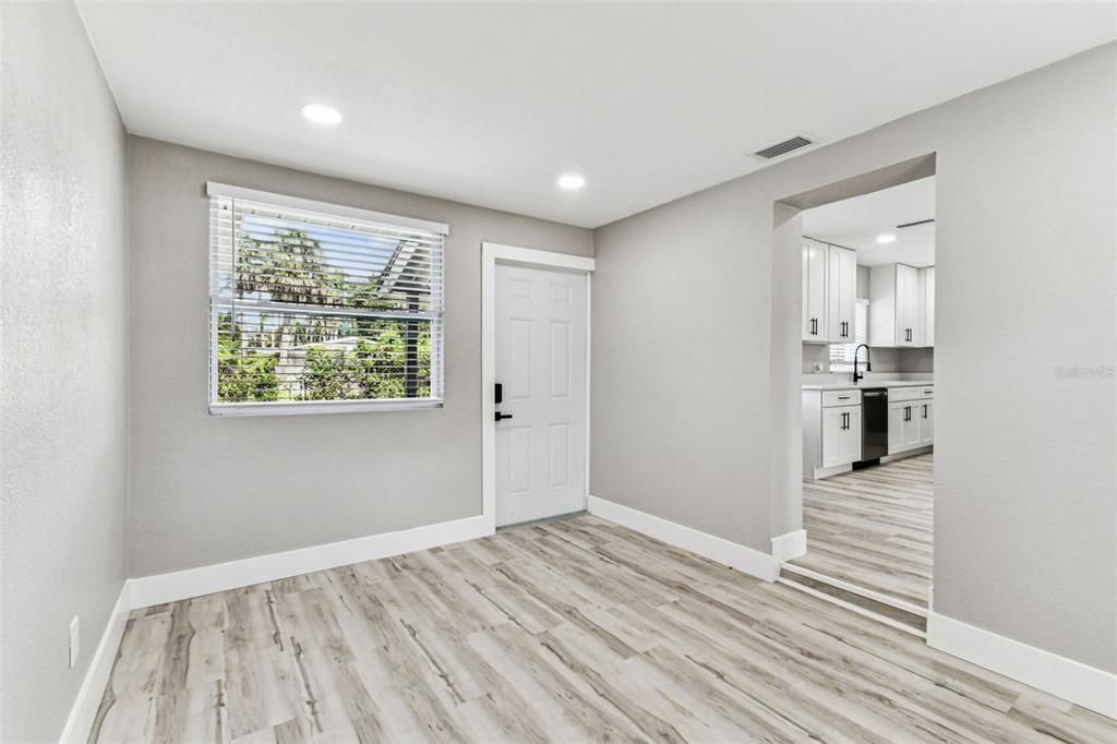 For Rent: $3,945 (4 beds, 2 baths, 1339 Square Feet)