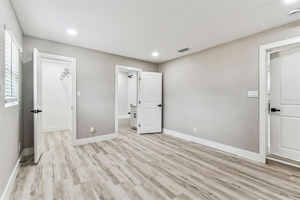 For Rent: $3,945 (4 beds, 2 baths, 1339 Square Feet)