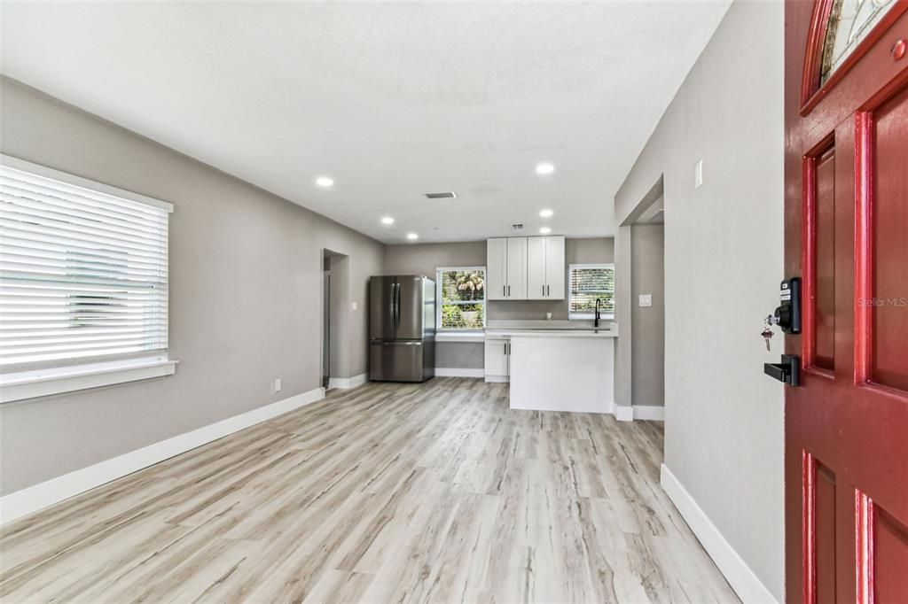 For Rent: $3,945 (4 beds, 2 baths, 1339 Square Feet)