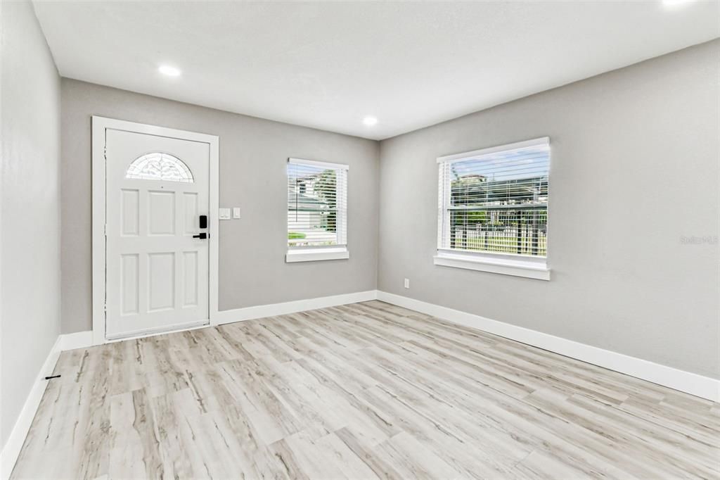 For Rent: $3,945 (4 beds, 2 baths, 1339 Square Feet)