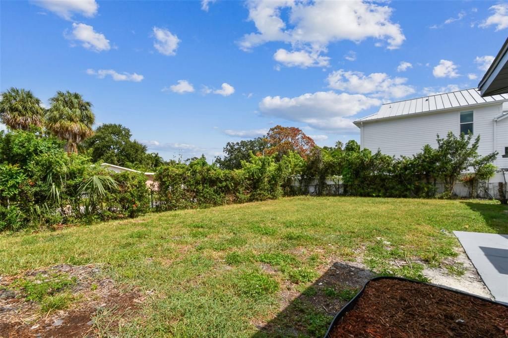 For Rent: $3,945 (4 beds, 2 baths, 1339 Square Feet)