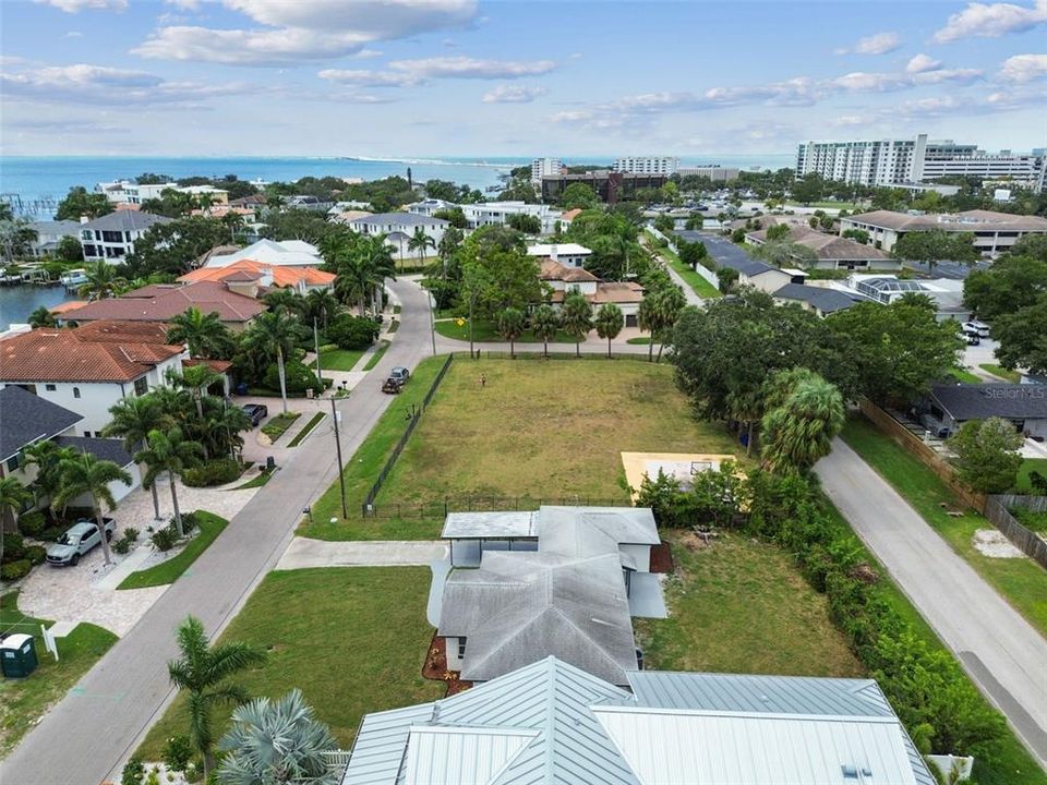 For Rent: $3,945 (4 beds, 2 baths, 1339 Square Feet)