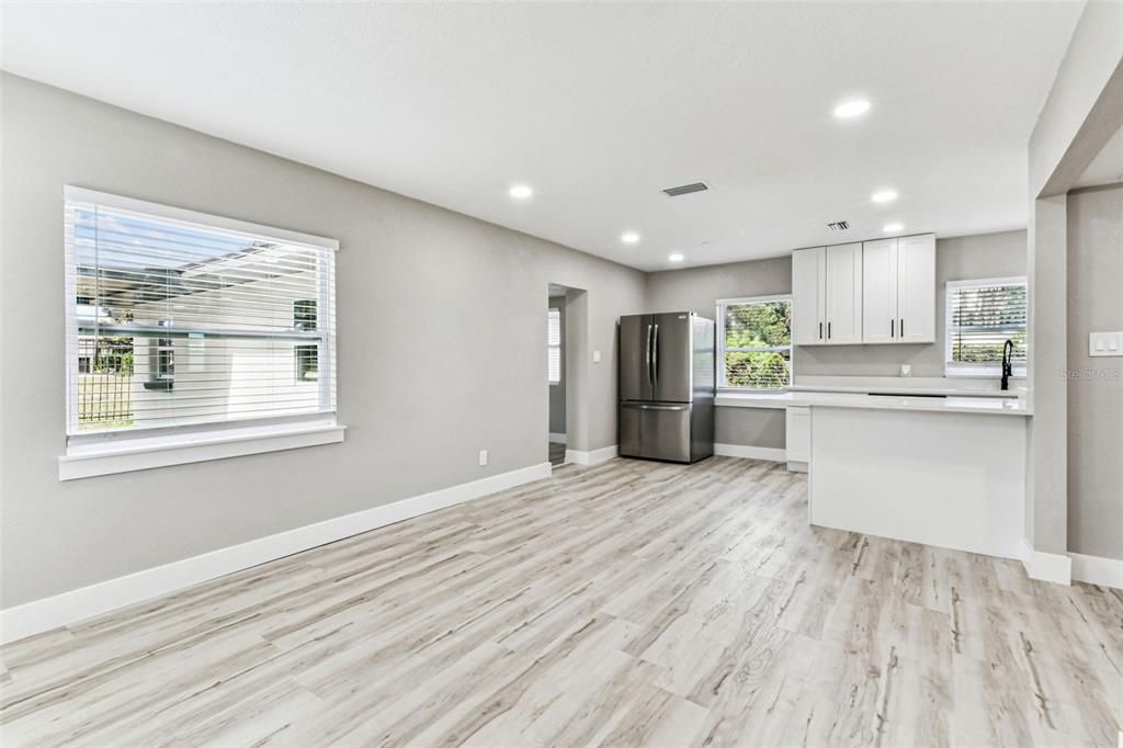 For Rent: $3,945 (4 beds, 2 baths, 1339 Square Feet)