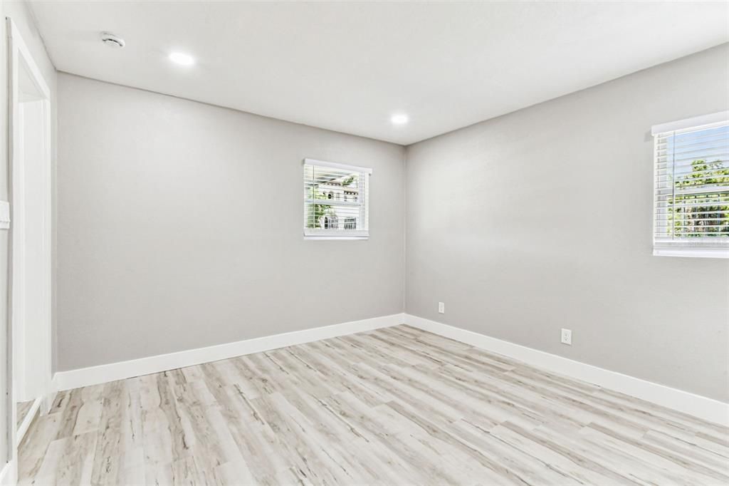 For Rent: $3,945 (4 beds, 2 baths, 1339 Square Feet)