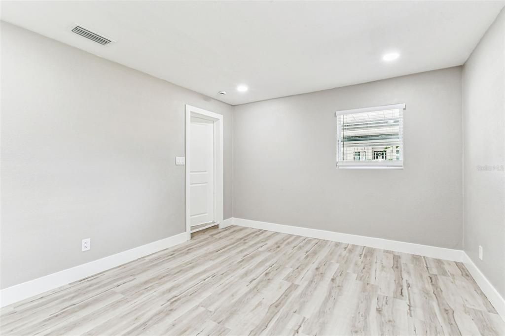 For Rent: $3,945 (4 beds, 2 baths, 1339 Square Feet)