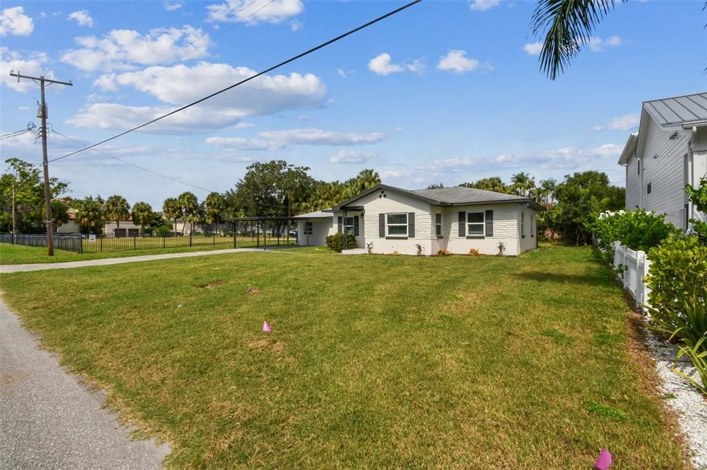 For Rent: $3,945 (4 beds, 2 baths, 1339 Square Feet)