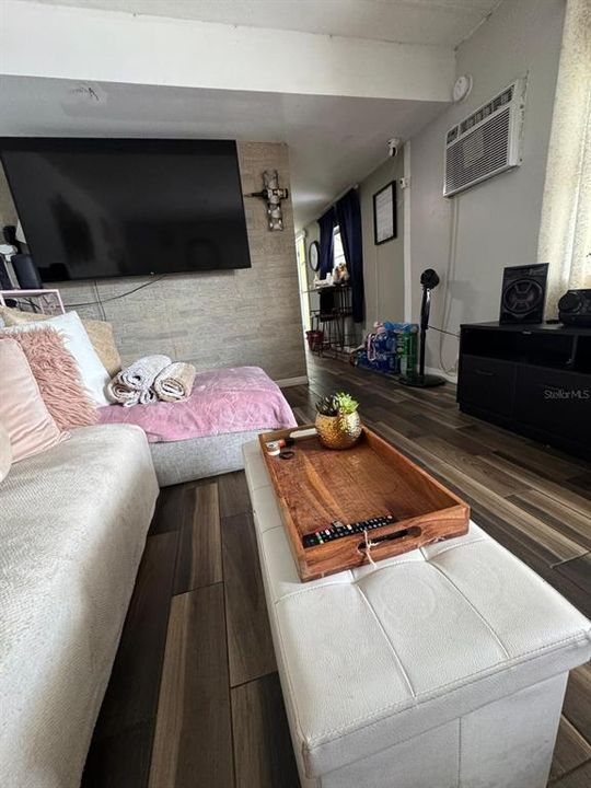 待售: $70,000 (3 贝兹, 2 浴室, 728 平方英尺)