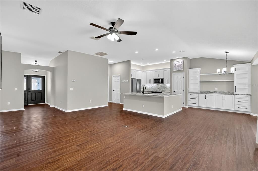 For Sale: $419,000 (3 beds, 2 baths, 1724 Square Feet)