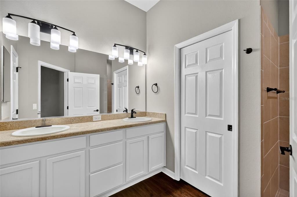 For Sale: $419,000 (3 beds, 2 baths, 1724 Square Feet)