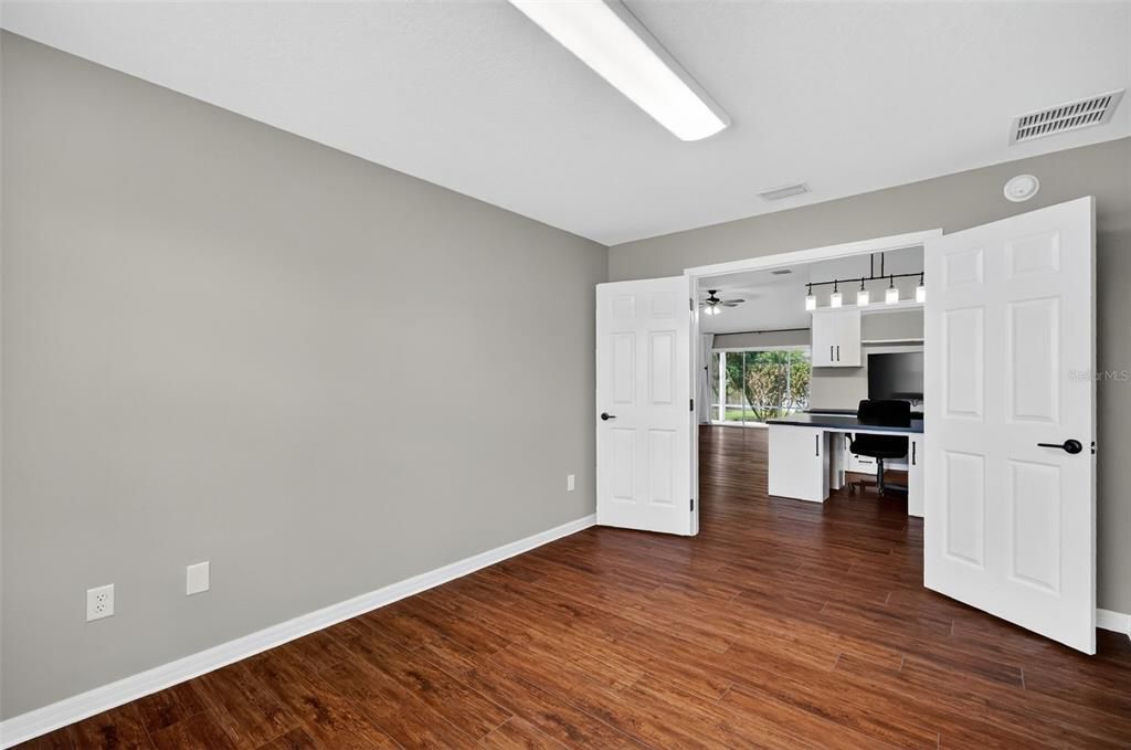 For Sale: $419,000 (3 beds, 2 baths, 1724 Square Feet)