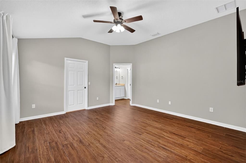 For Sale: $419,000 (3 beds, 2 baths, 1724 Square Feet)