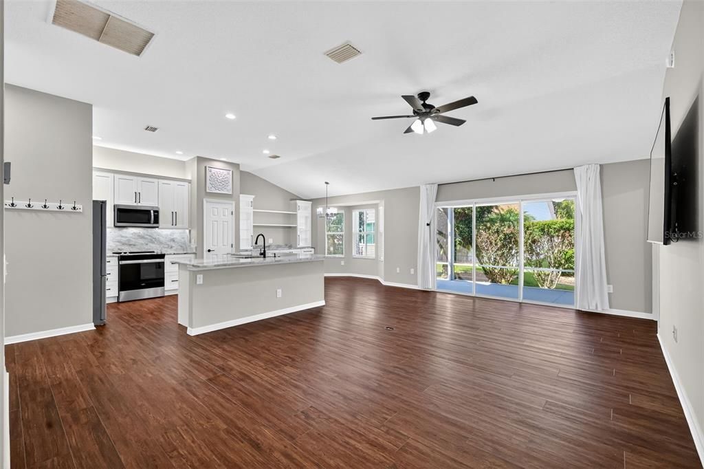 For Sale: $419,000 (3 beds, 2 baths, 1724 Square Feet)