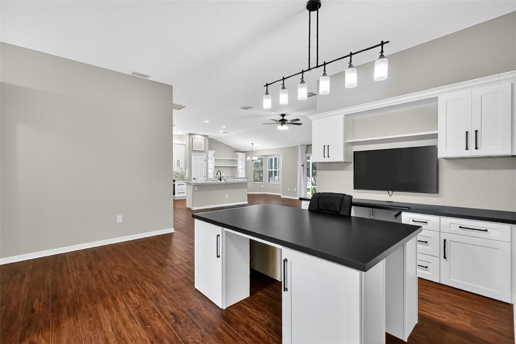 For Sale: $419,000 (3 beds, 2 baths, 1724 Square Feet)