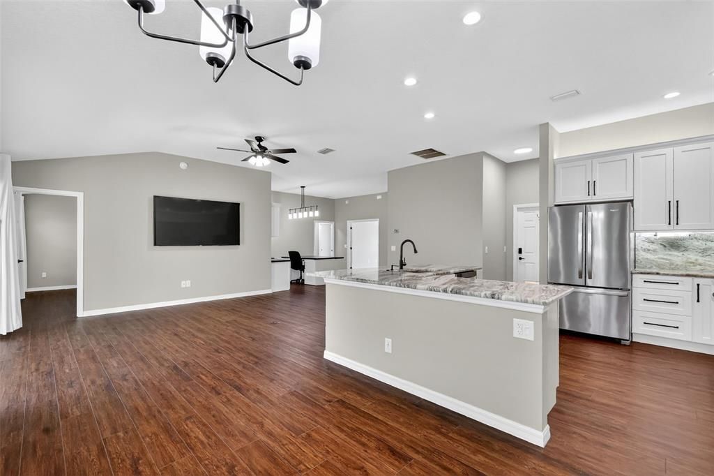 For Sale: $419,000 (3 beds, 2 baths, 1724 Square Feet)