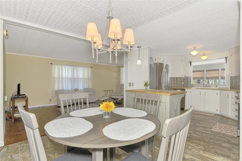 For Sale: $169,900 (2 beds, 2 baths, 1344 Square Feet)