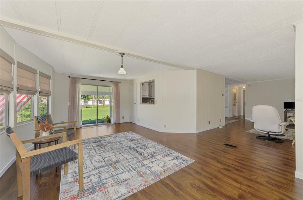 For Sale: $169,900 (2 beds, 2 baths, 1344 Square Feet)